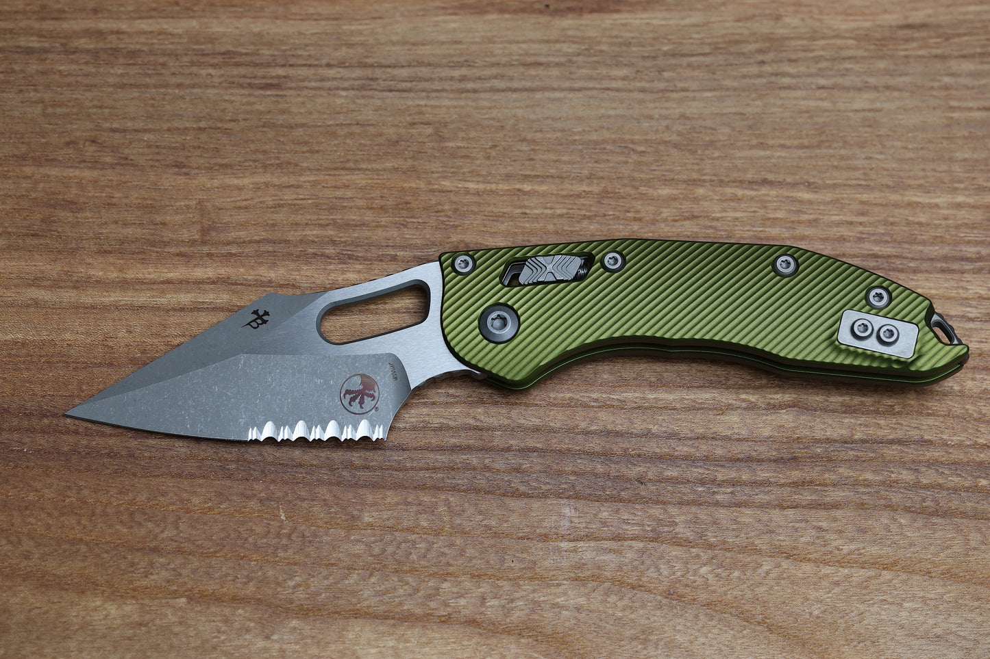 MICROTECH KNIVES MANUAL STITCH RAM LOK FLUTED OD GREEN ALUMINUM & PARTIAL SERRATED M390MK APOCALYPTIC STANDARD 169RL-11 APFLOD