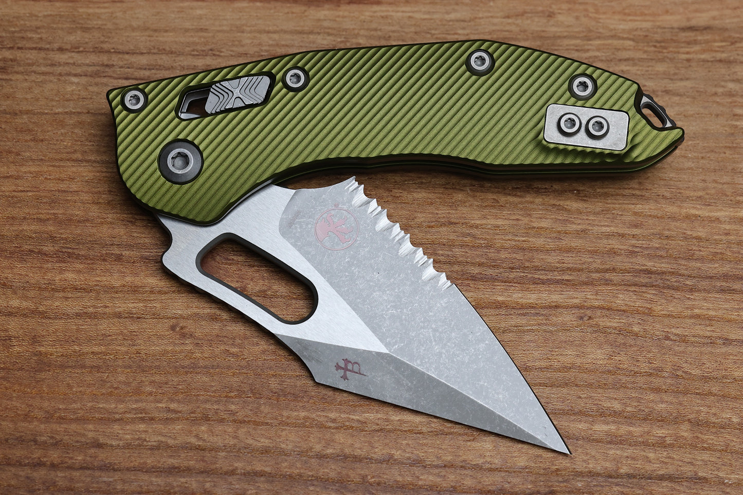 MICROTECH KNIVES MANUAL STITCH RAM LOK FLUTED OD GREEN ALUMINUM & PARTIAL SERRATED M390MK APOCALYPTIC STANDARD 169RL-11 APFLOD