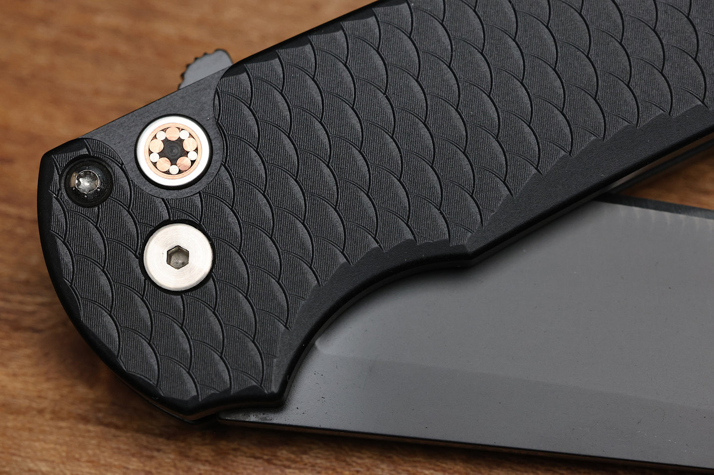 PRO-TECH MALIBU BUTTON LOCK DRAGON SCALES 3.3" DLC REVERSE TANTO SHOT SHOW 2026