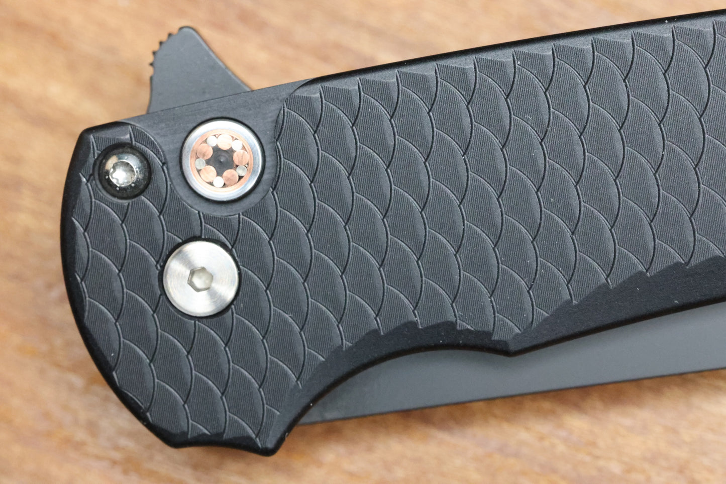 PRO-TECH MALIBU BUTTON LOCK DRAGON SCALES 3.3" DLC REVERSE TANTO SHOT SHOW 2026