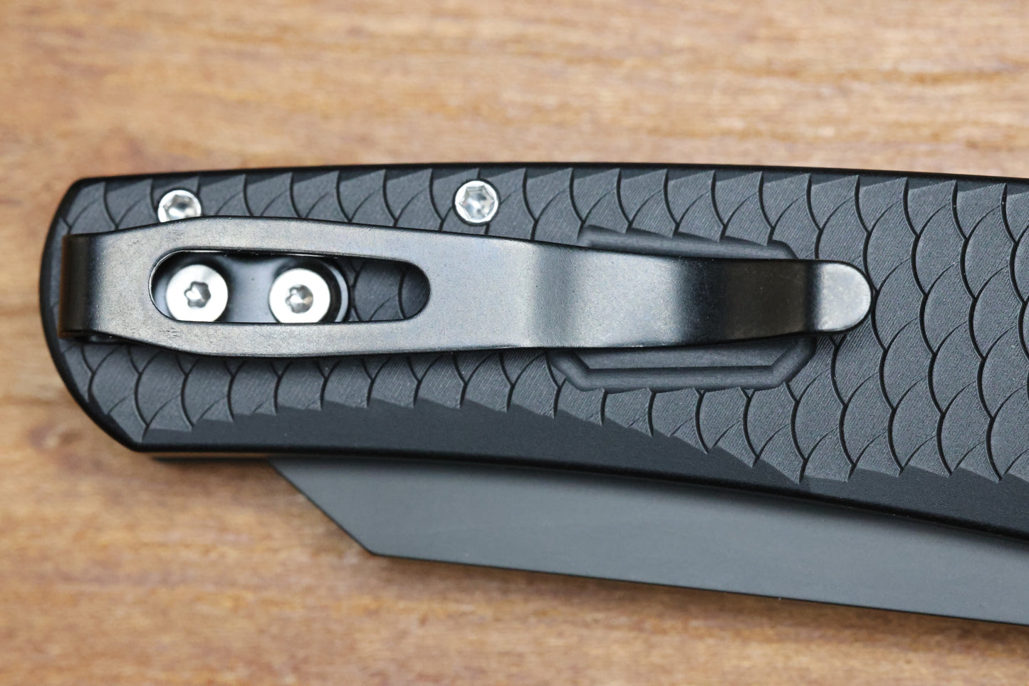 PRO-TECH MALIBU BUTTON LOCK DRAGON SCALES 3.3" DLC REVERSE TANTO SHOT SHOW 2026