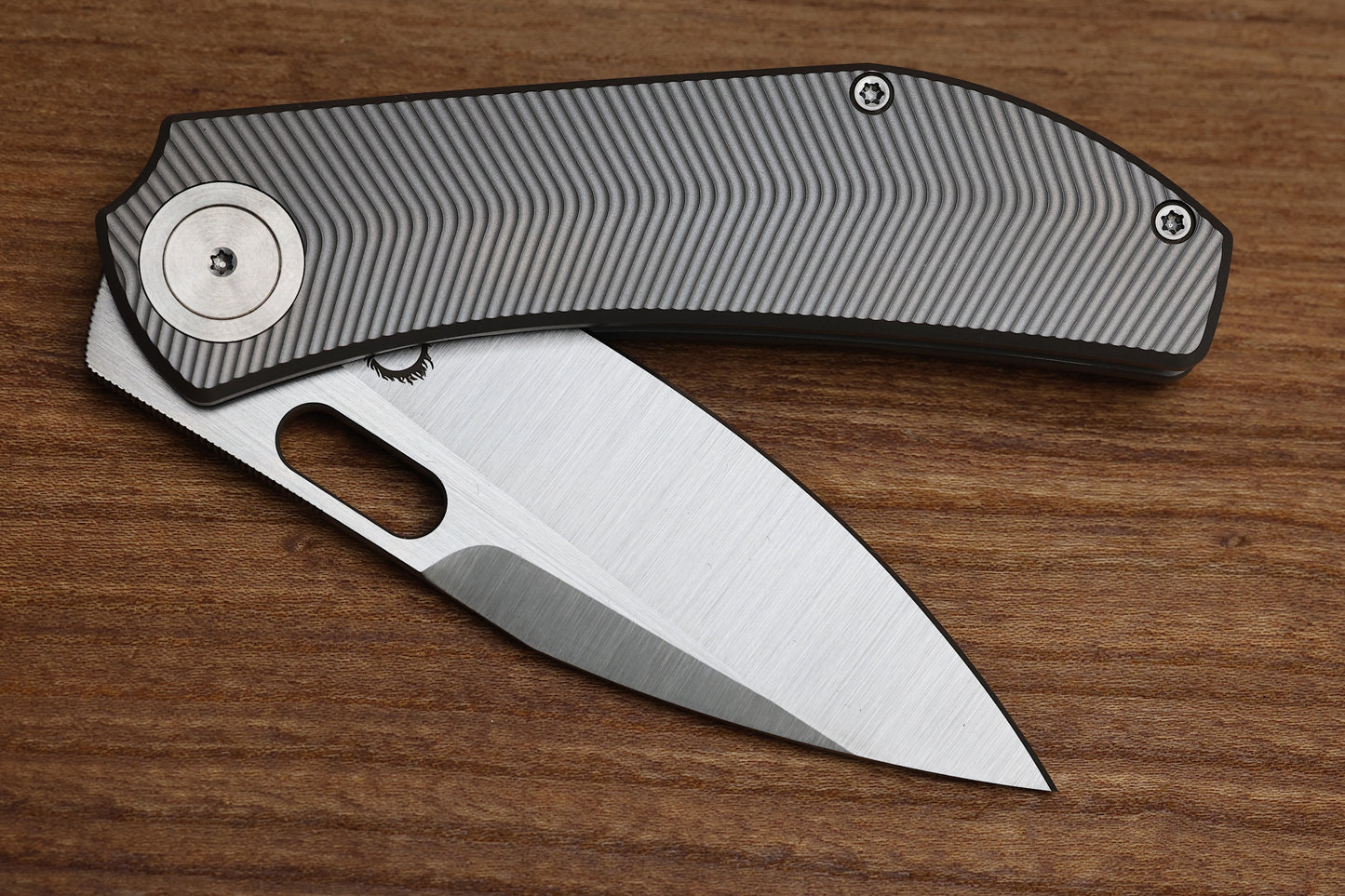 YAN’S CHEVRON- FULL TITANIUM FRONT FLIPPER WITH THUMB HOLE