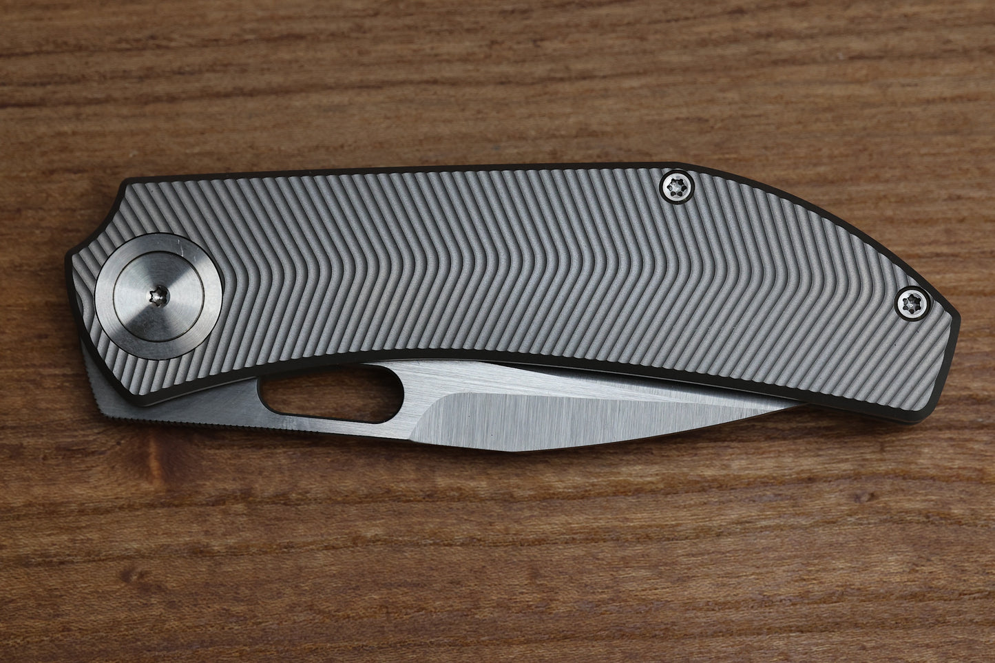 YAN’S CHEVRON- FULL TITANIUM FRONT FLIPPER WITH THUMB HOLE