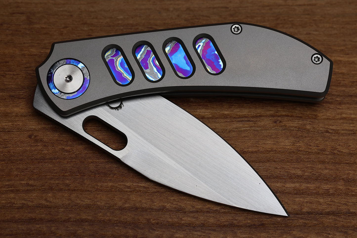 YAN’S CHEVRON- TITANIUM FRONT FLIPPER WITH ZIRCUTI INLAY THUMB HOLE