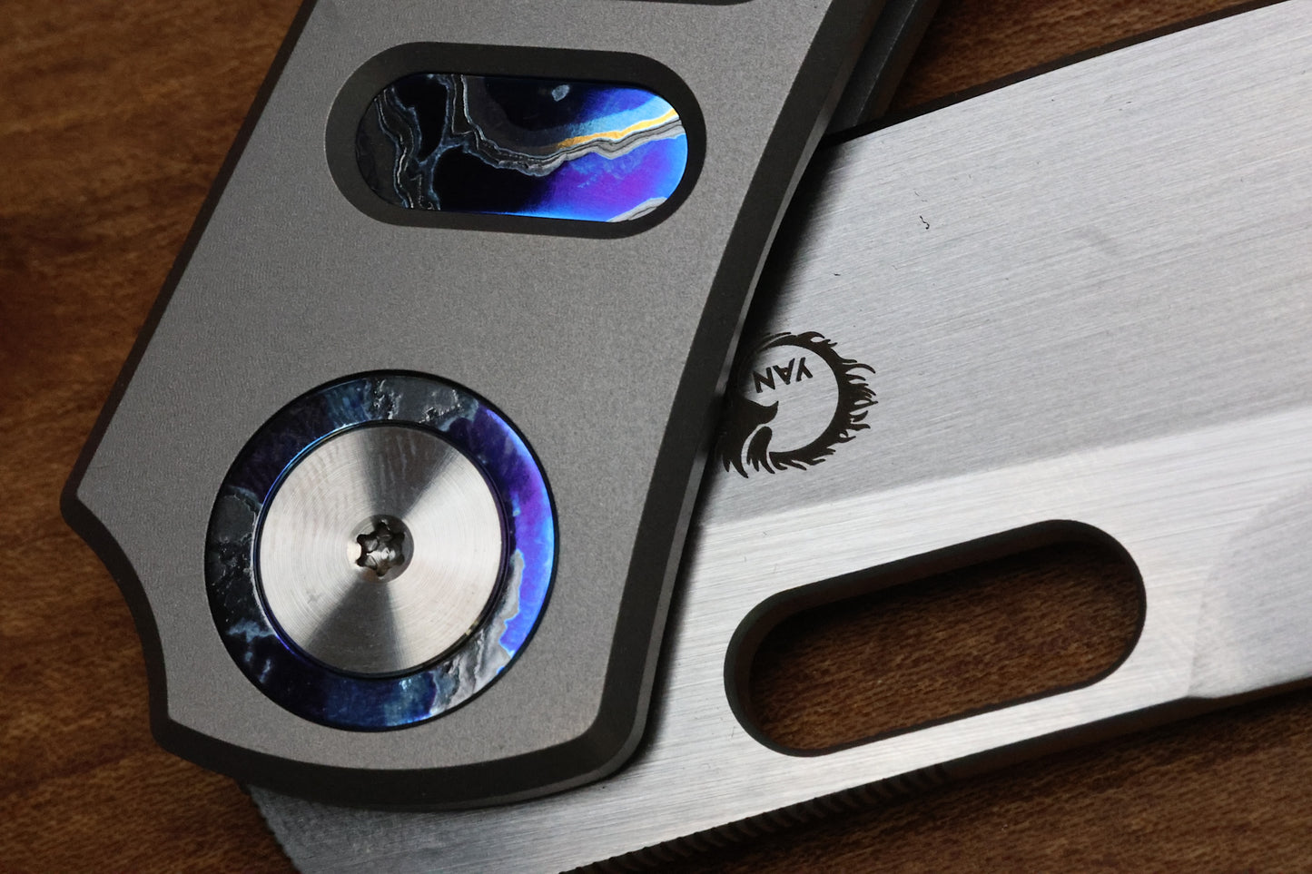 YAN’S CHEVRON- TITANIUM FRONT FLIPPER WITH ZIRCUTI INLAY THUMB HOLE