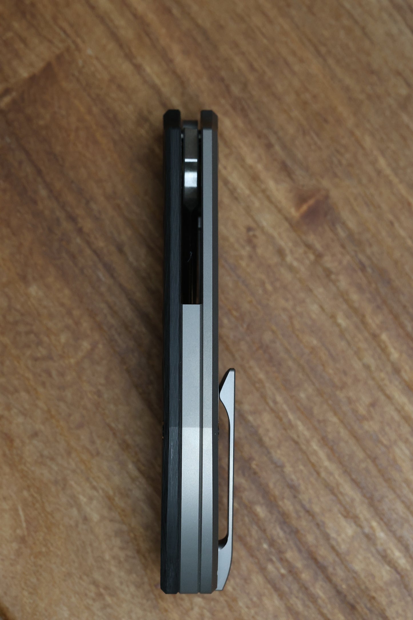 YAN’S CHEVRON- TITANIUM FRONT FLIPPER WITH WEAVE CF THUMB HOLE