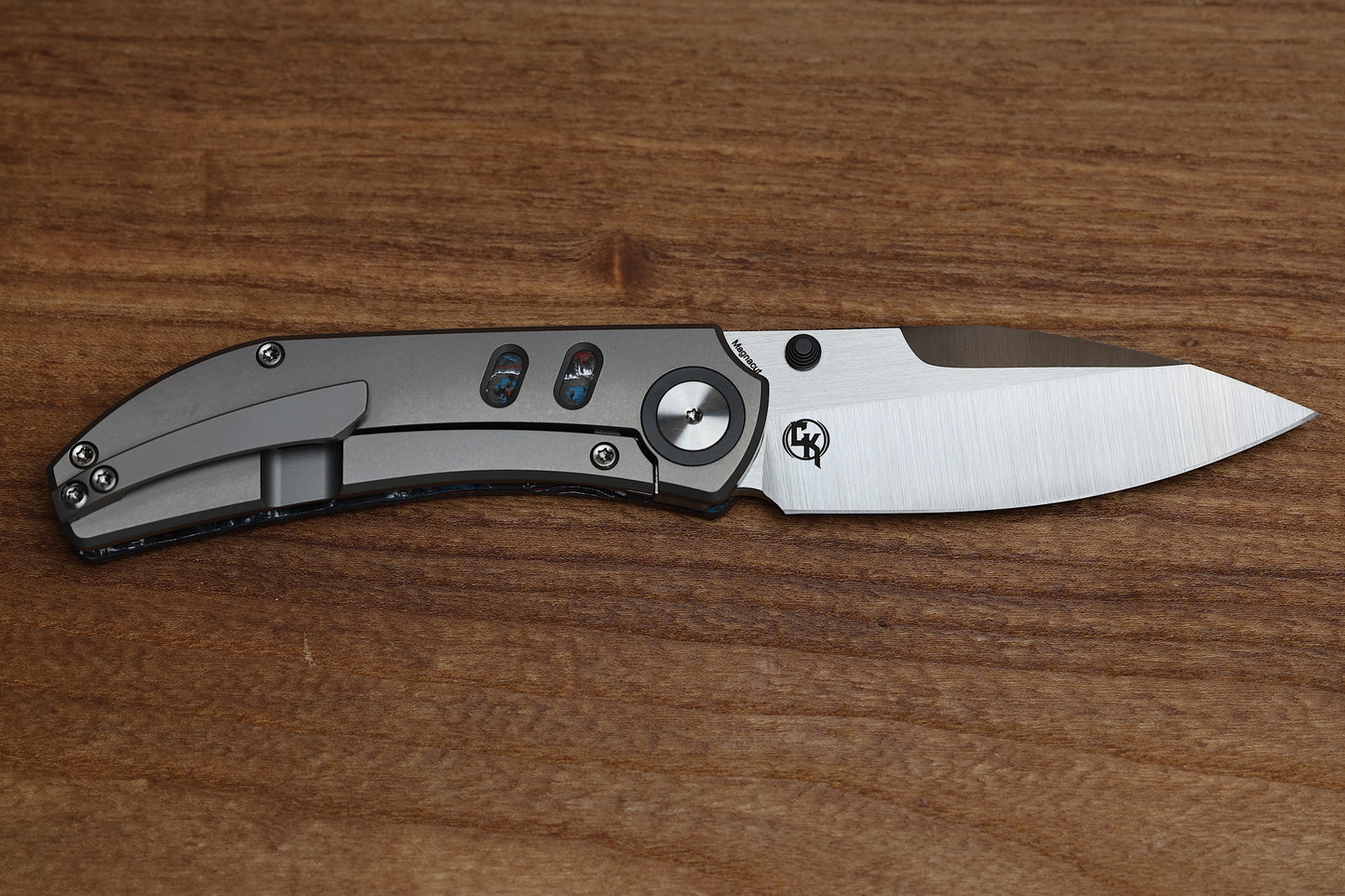 YAN’S CHEVRON- TITANIUM FRONT FLIPPER WITH NEBULA CF THUMB STUD