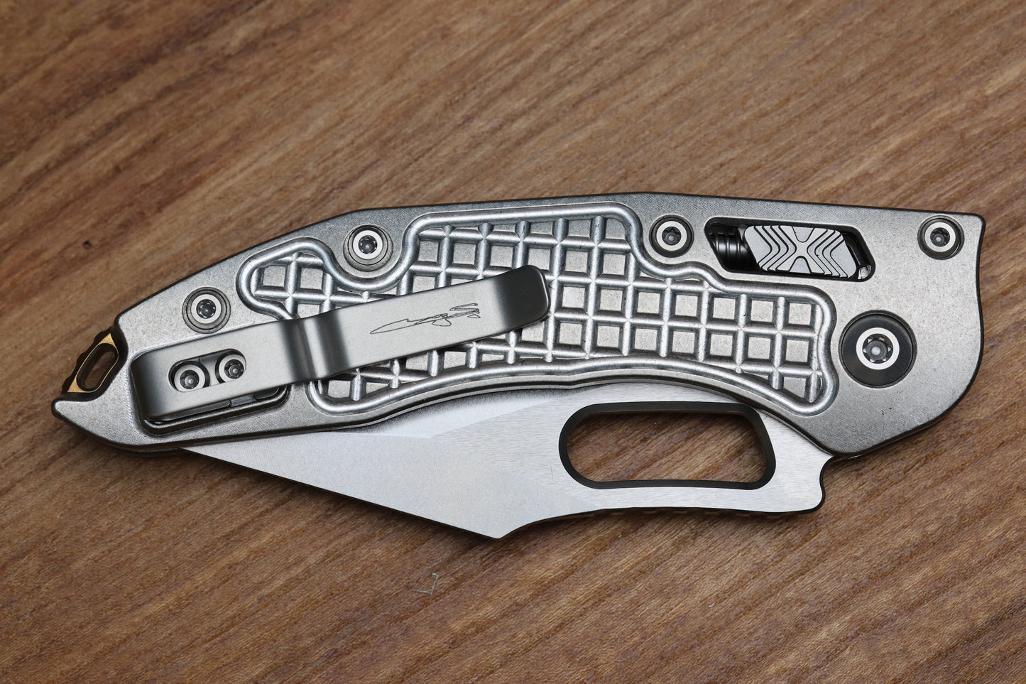 MICROTECH MARFIONE SELECT MANUAL STITCH RAM LOK FRAG TITANIUM HANDLES & STONEWASH M390MK W/ DOUBLE VAPOR BLAST & BRONZE ACCENTS 169RL-10FRMS1