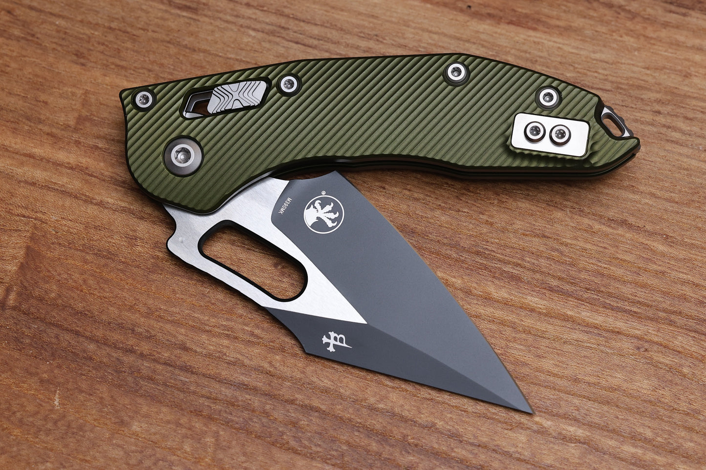 MICROTECH KNIVES MANUAL STITCH RAM LOK FLUTED ALUMINUM OD GREEN STANDARD & BLACK M390MK 169RL-1 FLOD