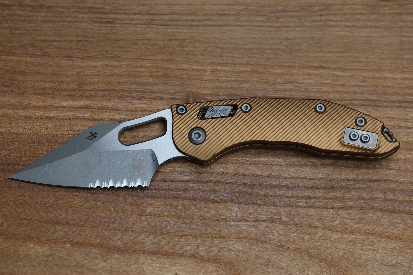 MICROTECH KNIVES MANUAL STITCH RAM LOK FLUTED TAN ALUMINUM & PARTIAL SERRATED M390MK APOCALYPTIC STANDARD 169RL-11 APFLTA