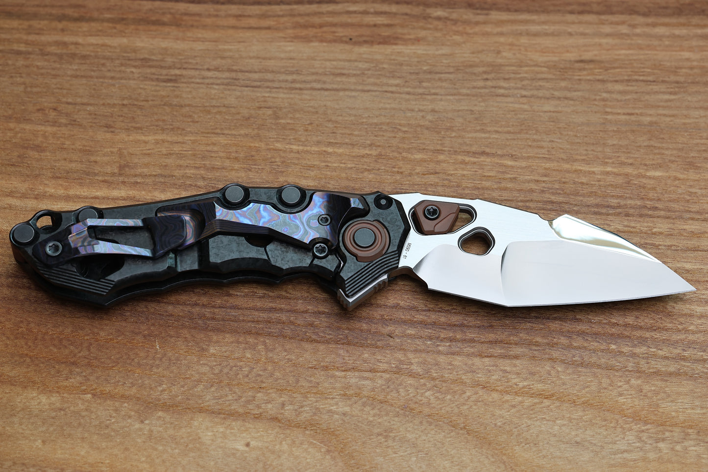 CUSTOM KNIFE FACTORY TRAKTOR CRYSTAL TI/ZIRCUTI/COPPER & TRI-TONE M390