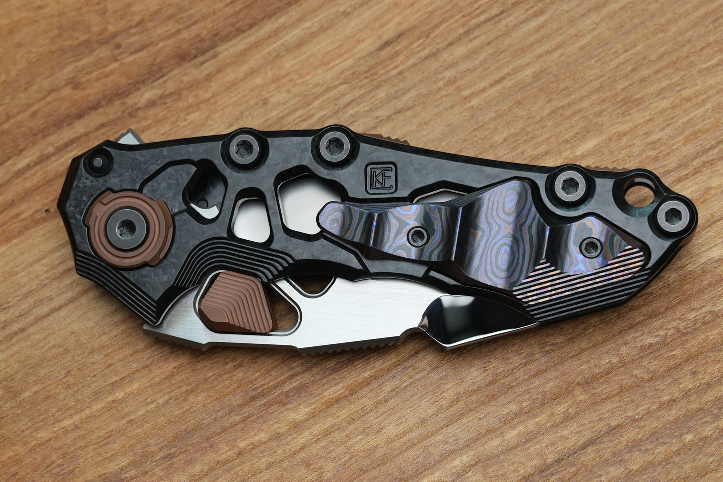 CUSTOM KNIFE FACTORY TRAKTOR CRYSTAL TI/ZIRCUTI/COPPER & TRI-TONE M390