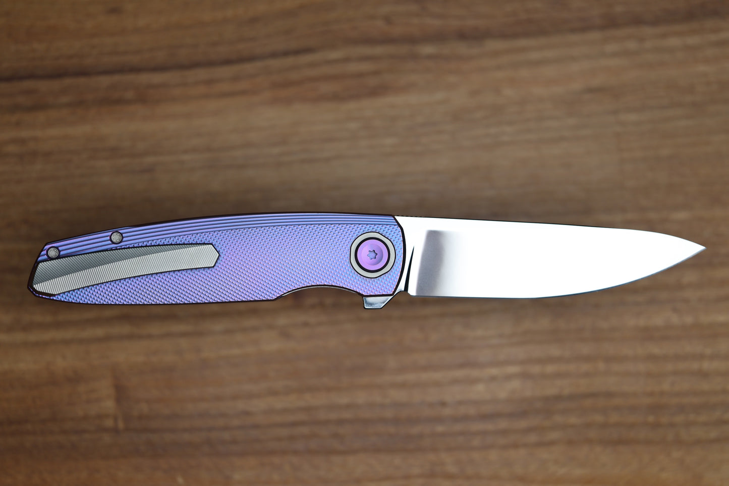 HOLT BLADEWORKS OUTLAW W/TITANIUM CHECKERED BURNISHED HANDLES & BOHLER NEAR MIRROR M390 #150 (PREOWNED)