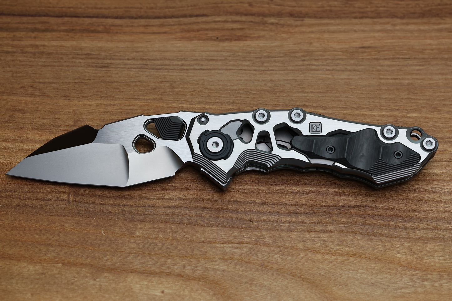 CUSTOM KNIFE FACTORY TRAKTOR TITANIUM/CARBON FIBER & TRI-TONE M390