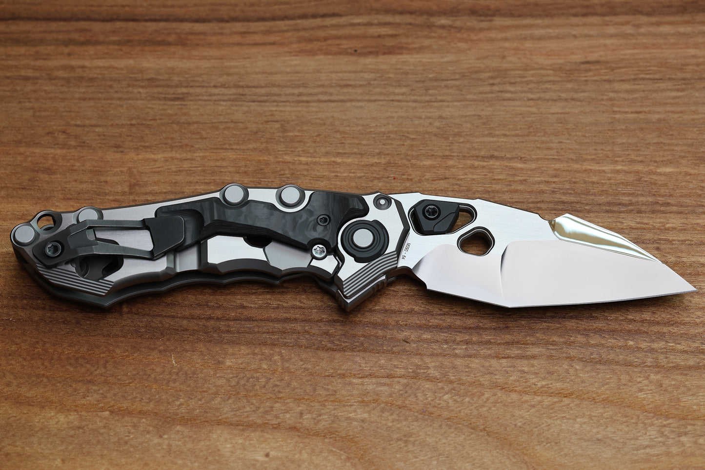 CUSTOM KNIFE FACTORY TRAKTOR TITANIUM/CARBON FIBER & TRI-TONE M390