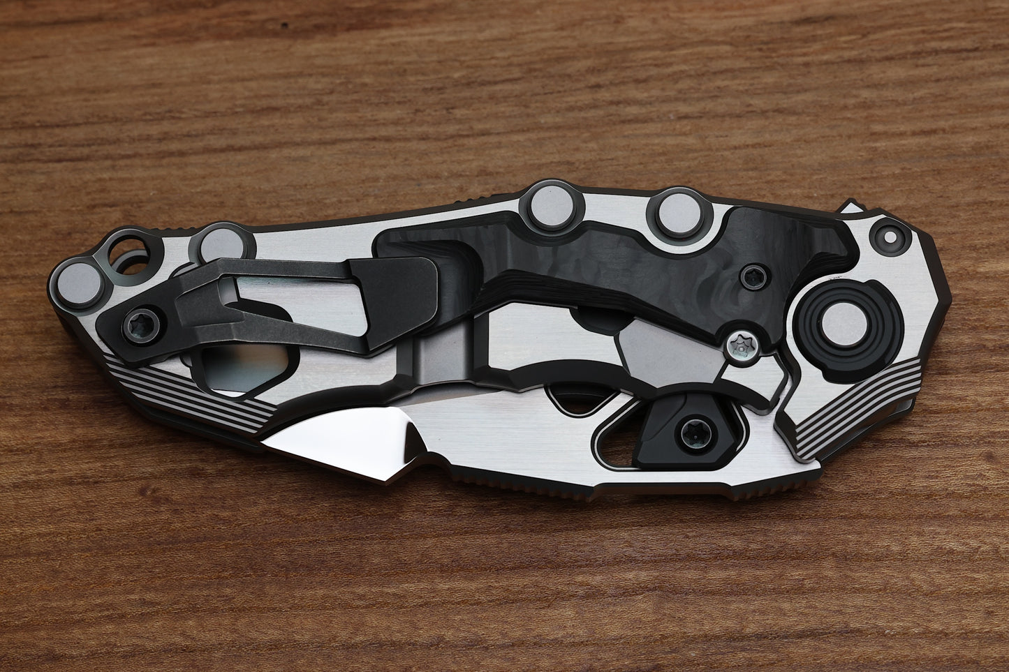 CUSTOM KNIFE FACTORY TRAKTOR TITANIUM/CARBON FIBER & TRI-TONE M390