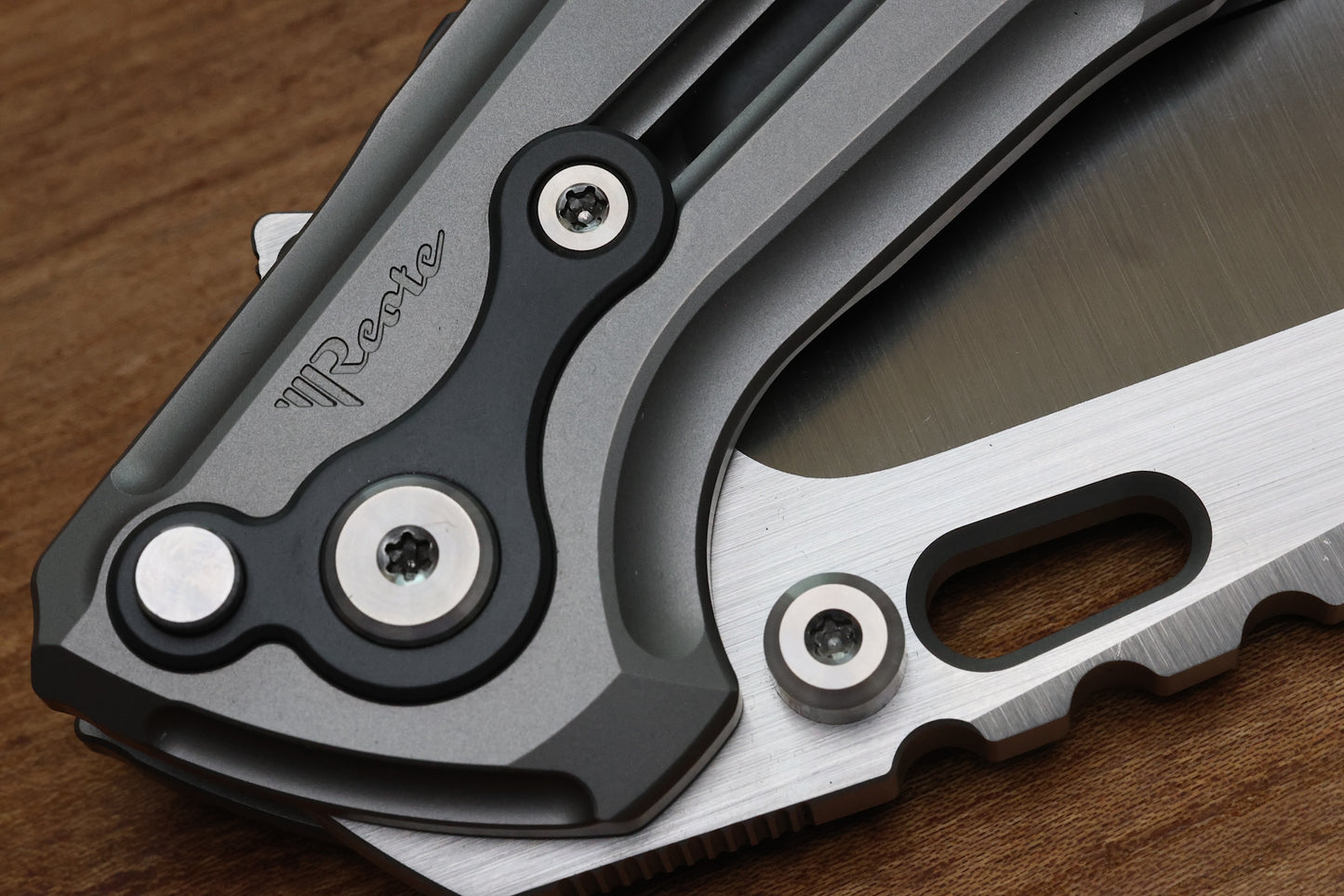 REATE T1000 V2 FLIPPER MILLED TITANIUM W/ ZIRCONIUM & RECURVE M390