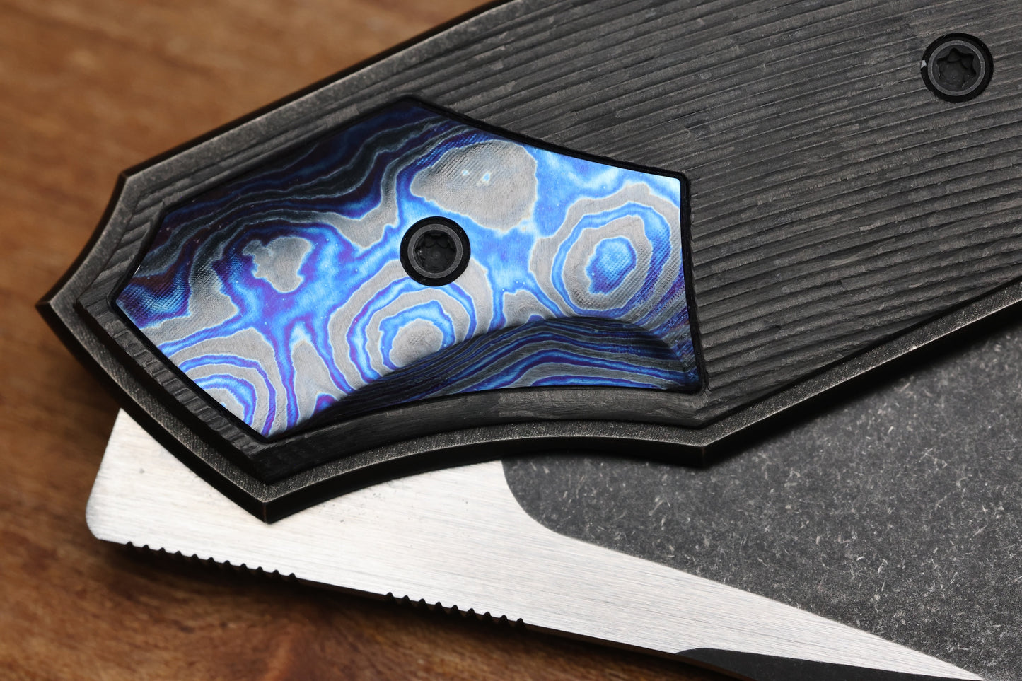 CUSTOM KNIFE FACTORY DAVLESS CARBON FIBER & ZIRCUTI W/ TWO TONE BLACKWASH S90V (PREOWNED)