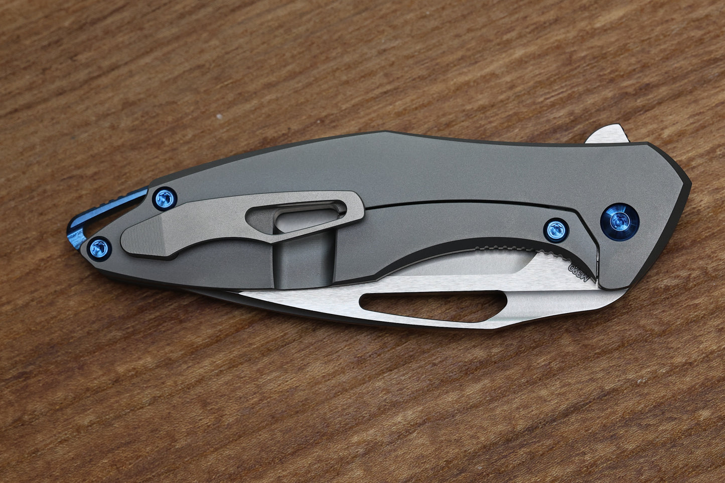 KOENIG MINI ARIUS - SMOOTH TITANIUM HANDLE - BLUE HARDWARE - BURNISHED W/ POLISHED FLATS M390 BLADE