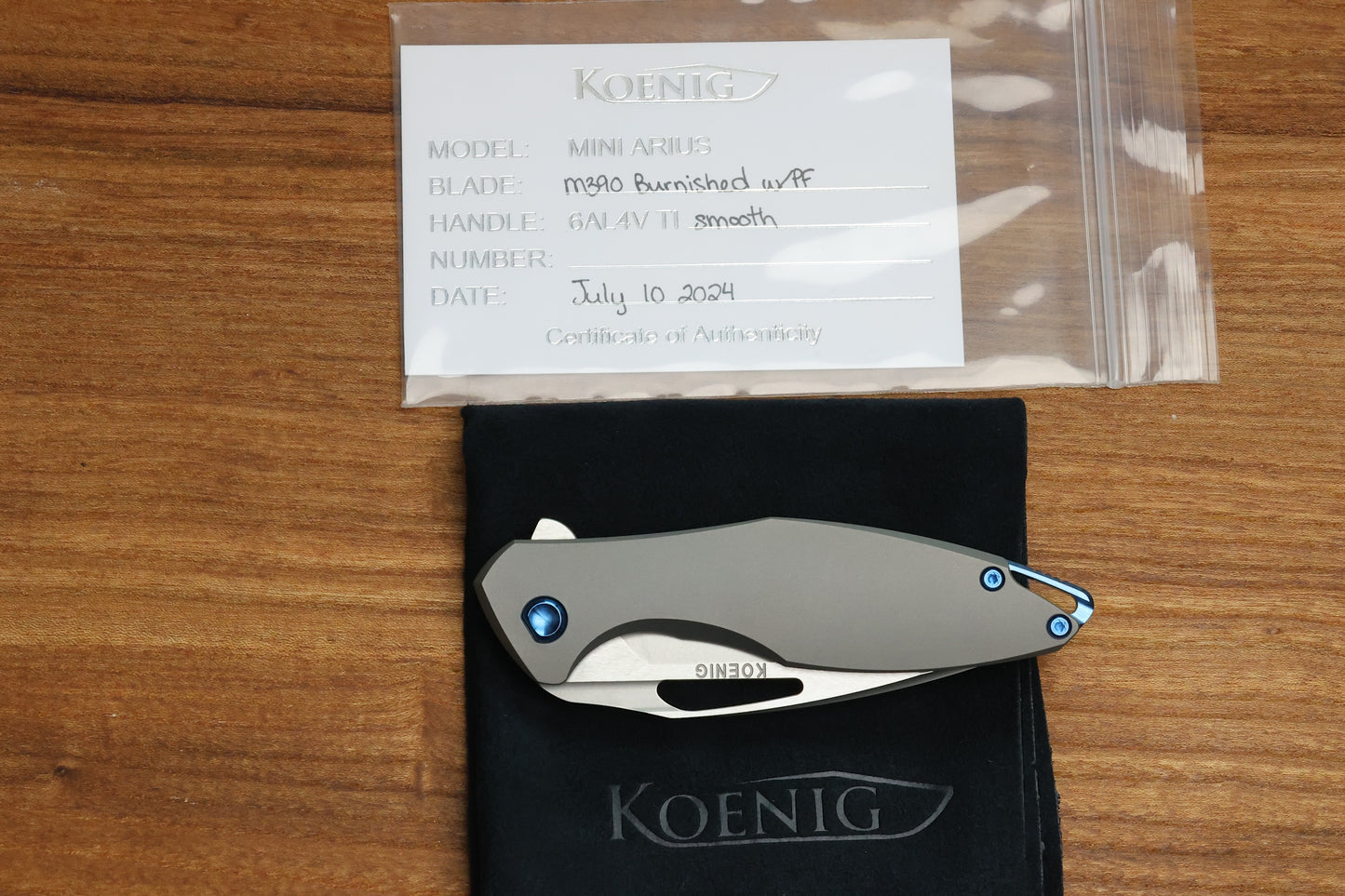 KOENIG MINI ARIUS - SMOOTH TITANIUM HANDLE - BLUE HARDWARE - BURNISHED W/ POLISHED FLATS M390 BLADE