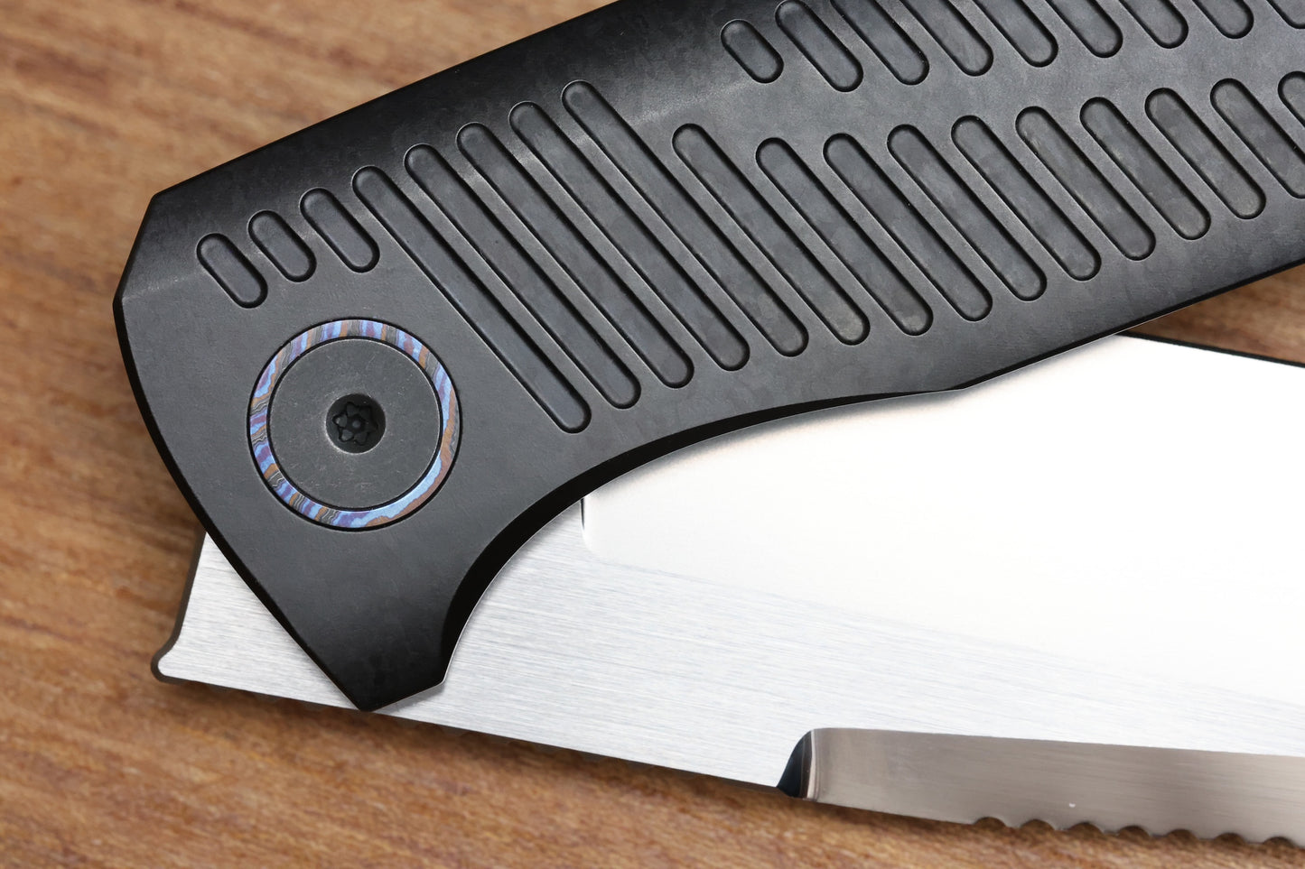 CUSTOM KNIFE FACTORY YETI GNOME 2.0 CRYSTAL TITANIUM & M398