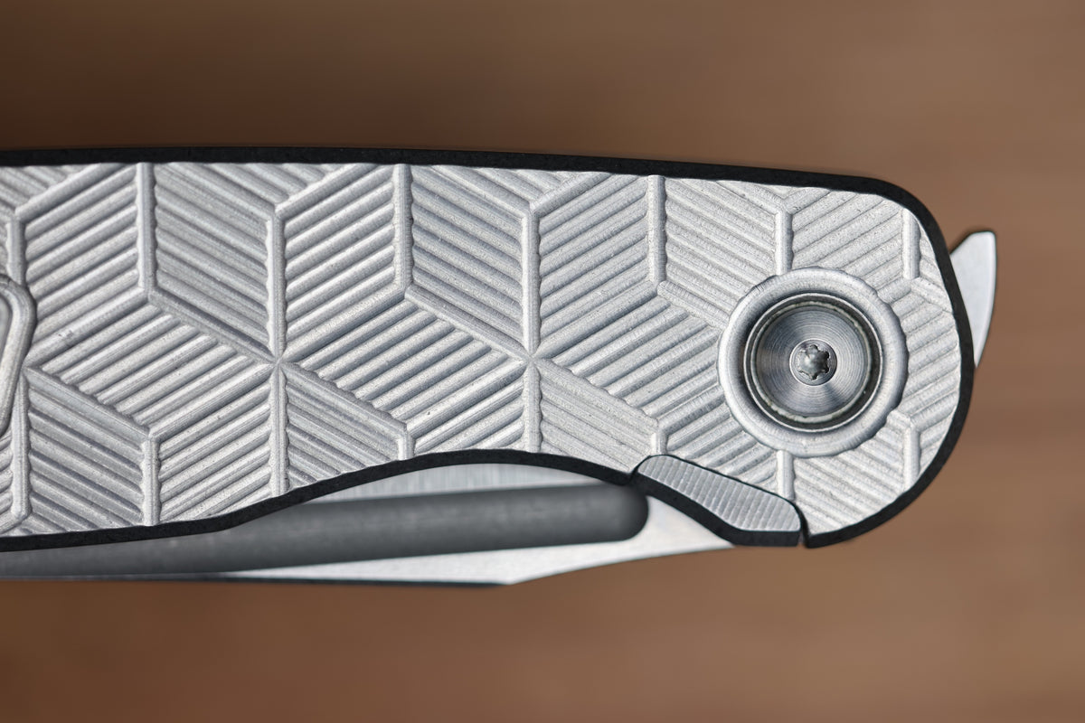 BROWN KNIVES CORTEX XL MILLED PATTERN TITANIUM AND HOLLOW GROUND SATIN MAGNACUT BLADE #414 (PREOWNED)
