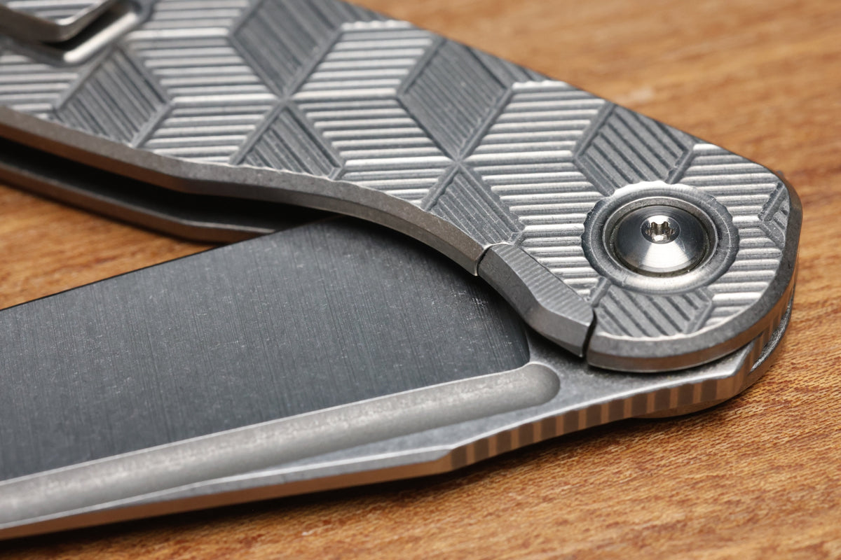 BROWN KNIVES CORTEX XL MILLED PATTERN TITANIUM AND HOLLOW GROUND SATIN MAGNACUT BLADE #414 (PREOWNED)