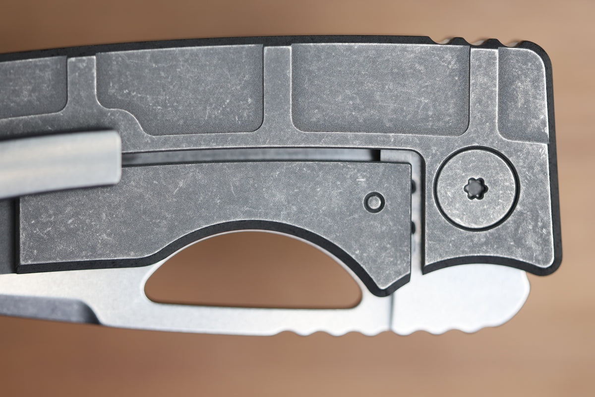 OZ MACHINE COMPANY ROOSEVELT MAG MILLED TITANIUM VANAX BLADE #4516 (PREOWNED)