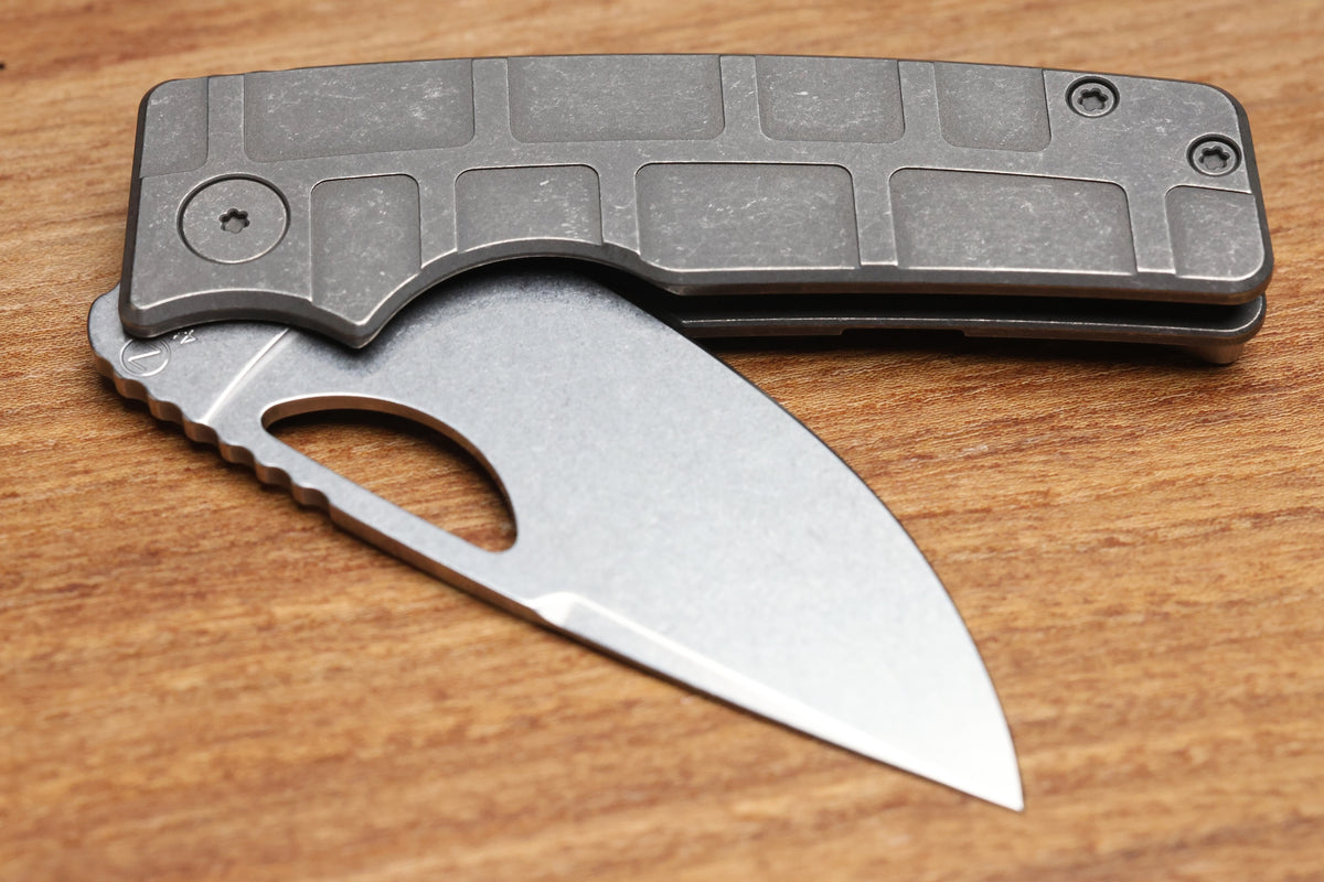 OZ MACHINE COMPANY ROOSEVELT MAG MILLED TITANIUM VANAX BLADE #4516 (PREOWNED)