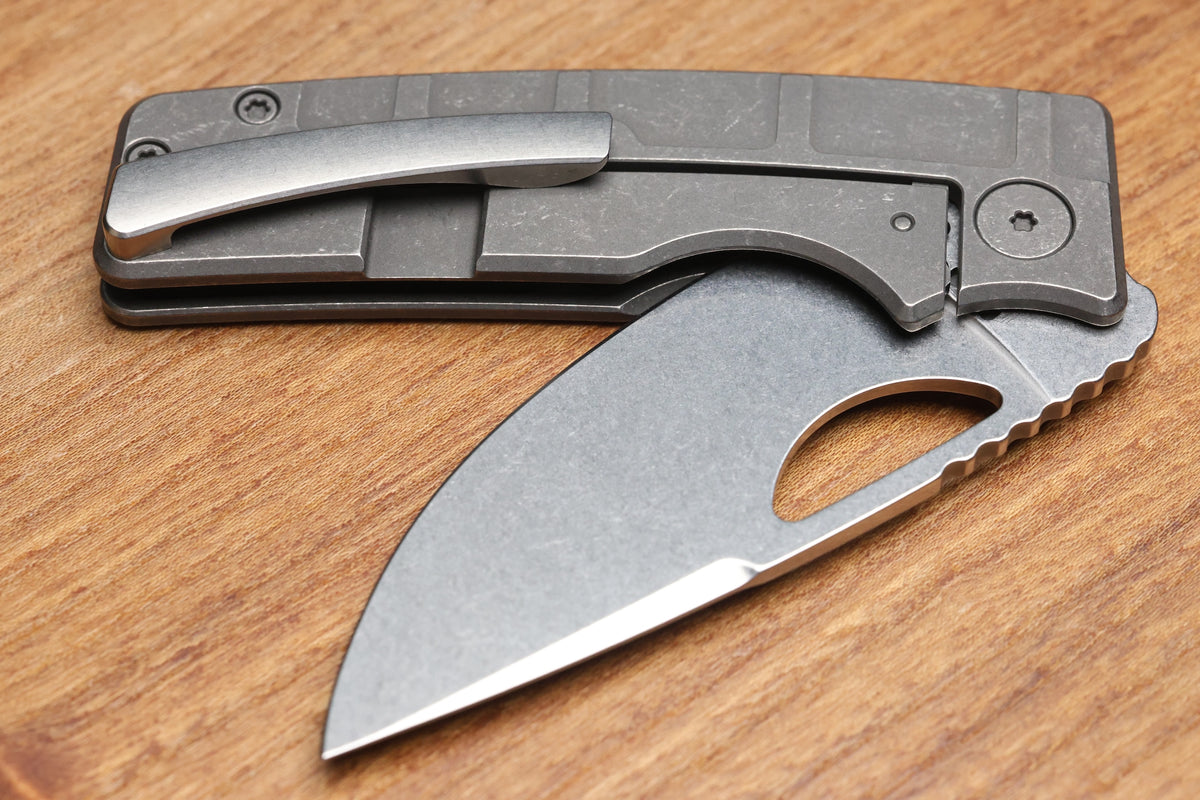 OZ MACHINE COMPANY ROOSEVELT MAG MILLED TITANIUM VANAX BLADE #4516 (PREOWNED)