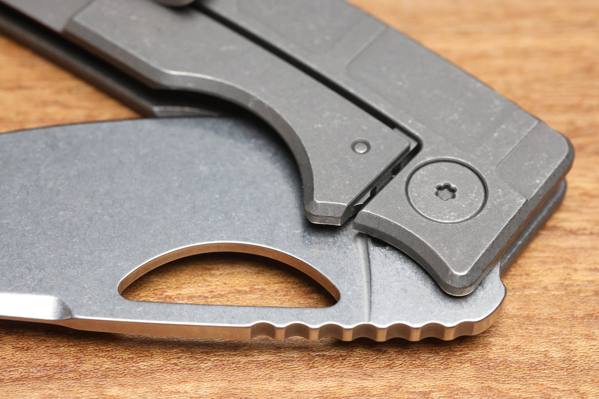 OZ MACHINE COMPANY ROOSEVELT MAG MILLED TITANIUM VANAX BLADE #4516 (PREOWNED)
