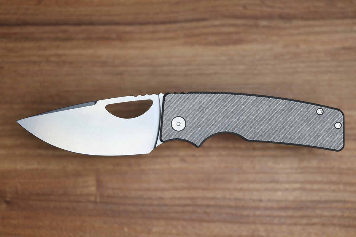 OZ MACHINE COMPANY ROOSEVELT XL ANGLE MILLED TITANIUM VANAX BLADE #971 (PREOWNED)