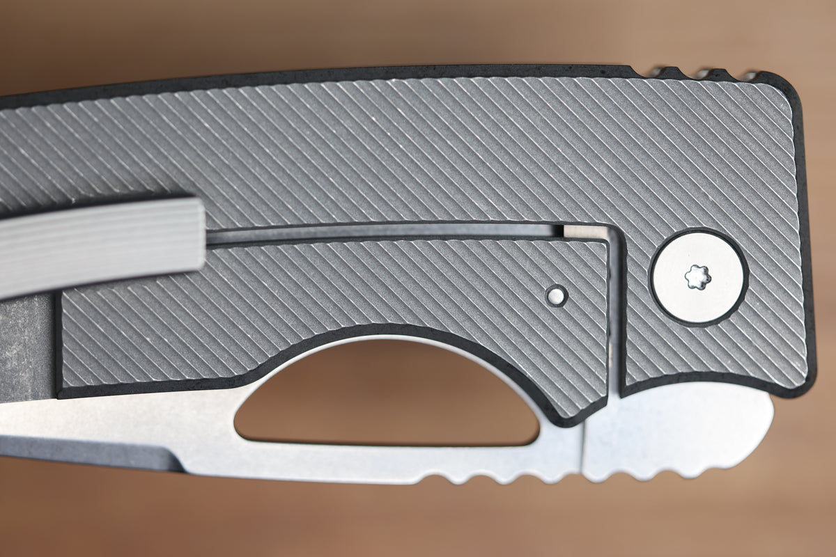 OZ MACHINE COMPANY ROOSEVELT XL ANGLE MILLED TITANIUM VANAX BLADE #971 (PREOWNED)