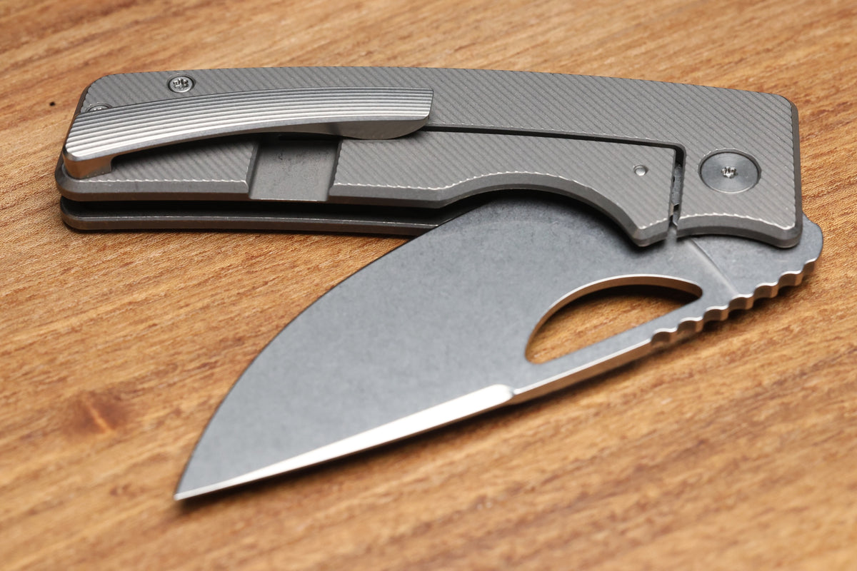 OZ MACHINE COMPANY ROOSEVELT XL ANGLE MILLED TITANIUM VANAX BLADE #971 (PREOWNED)