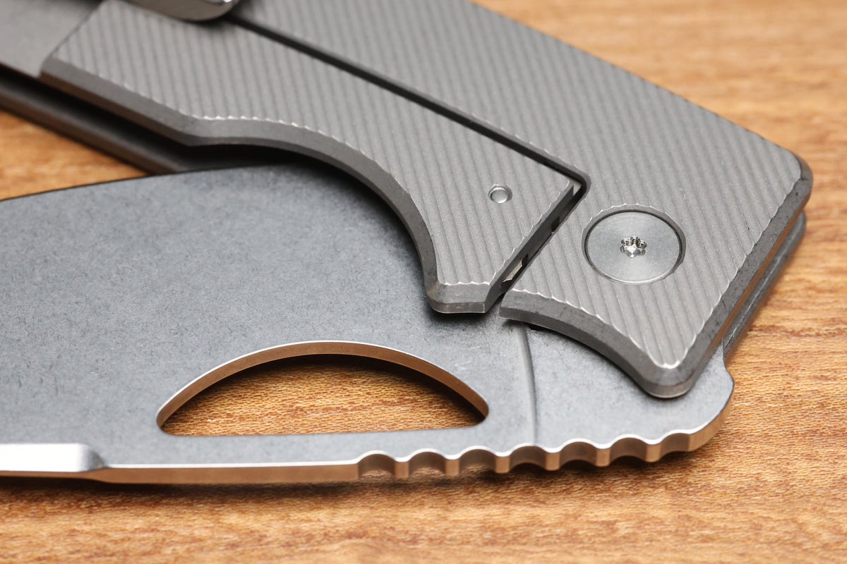 OZ MACHINE COMPANY ROOSEVELT XL ANGLE MILLED TITANIUM VANAX BLADE #971 (PREOWNED)