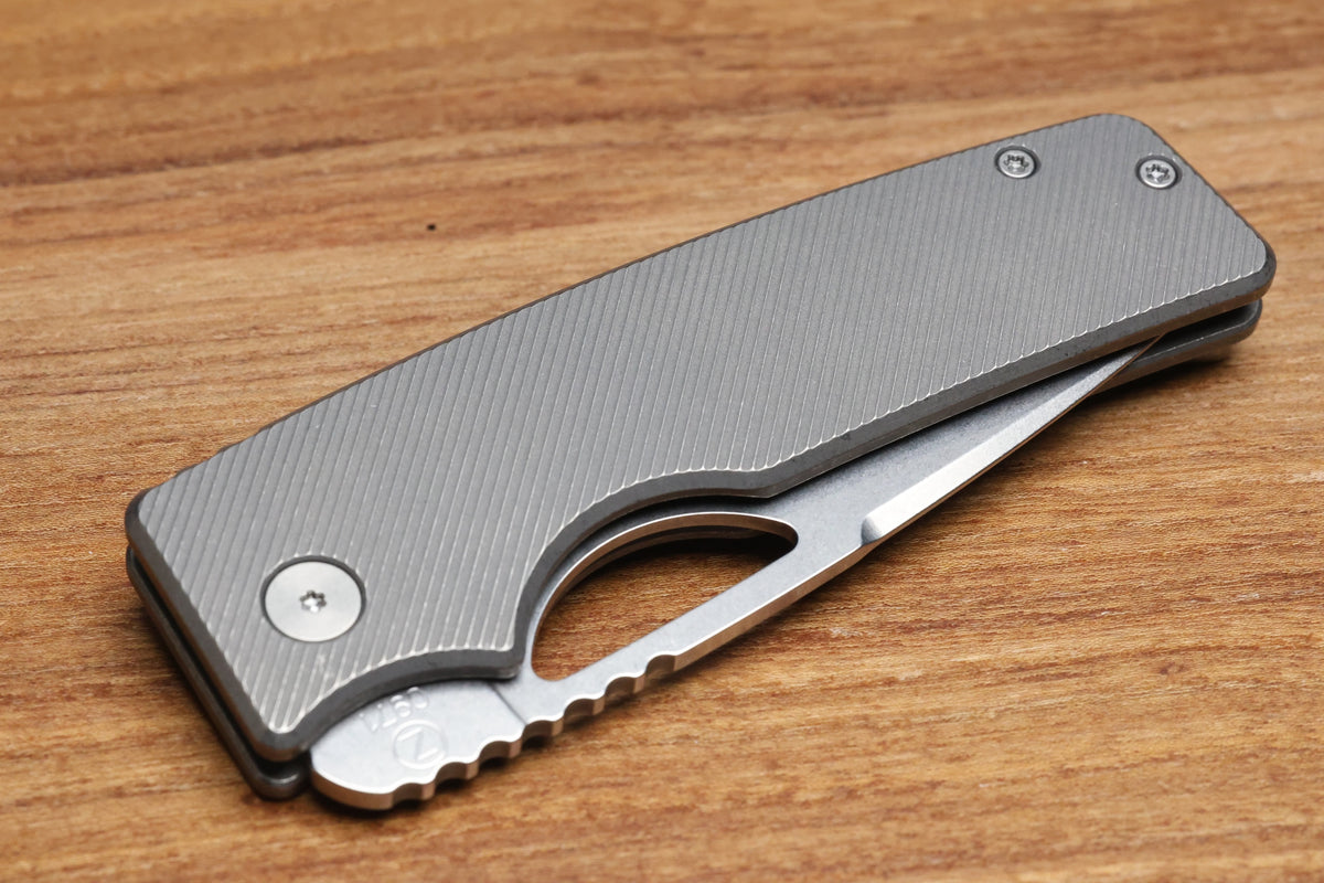 OZ MACHINE COMPANY ROOSEVELT XL ANGLE MILLED TITANIUM VANAX BLADE #971 (PREOWNED)