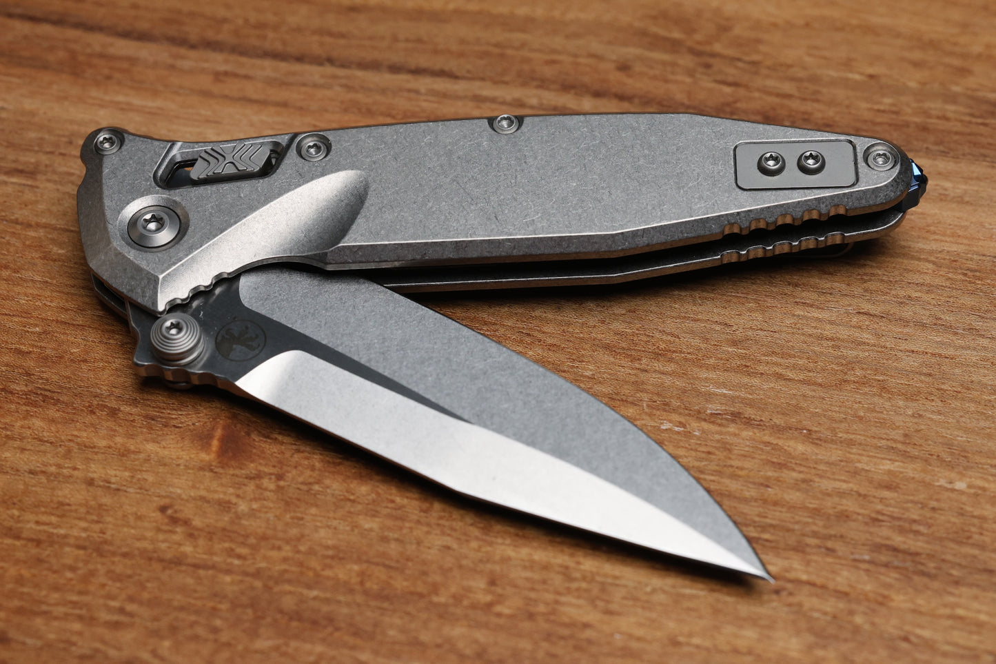 MICROTECH MARFIONE SELECT SOCOM RAM-LOK TITANIUM SLAB SIDE HANDLES W/ BLUE ACCENTS & SPEAR POINT STONEWASH M390MK 160RLS-10SMS3