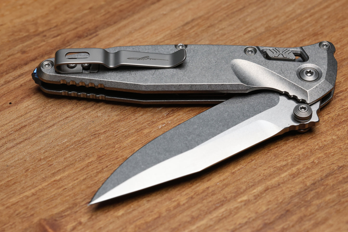 MICROTECH MARFIONE SELECT SOCOM RAM-LOK TITANIUM SLAB SIDE HANDLES W/ BLUE ACCENTS & SPEAR POINT STONEWASH M390MK 160RLS-10SMS3