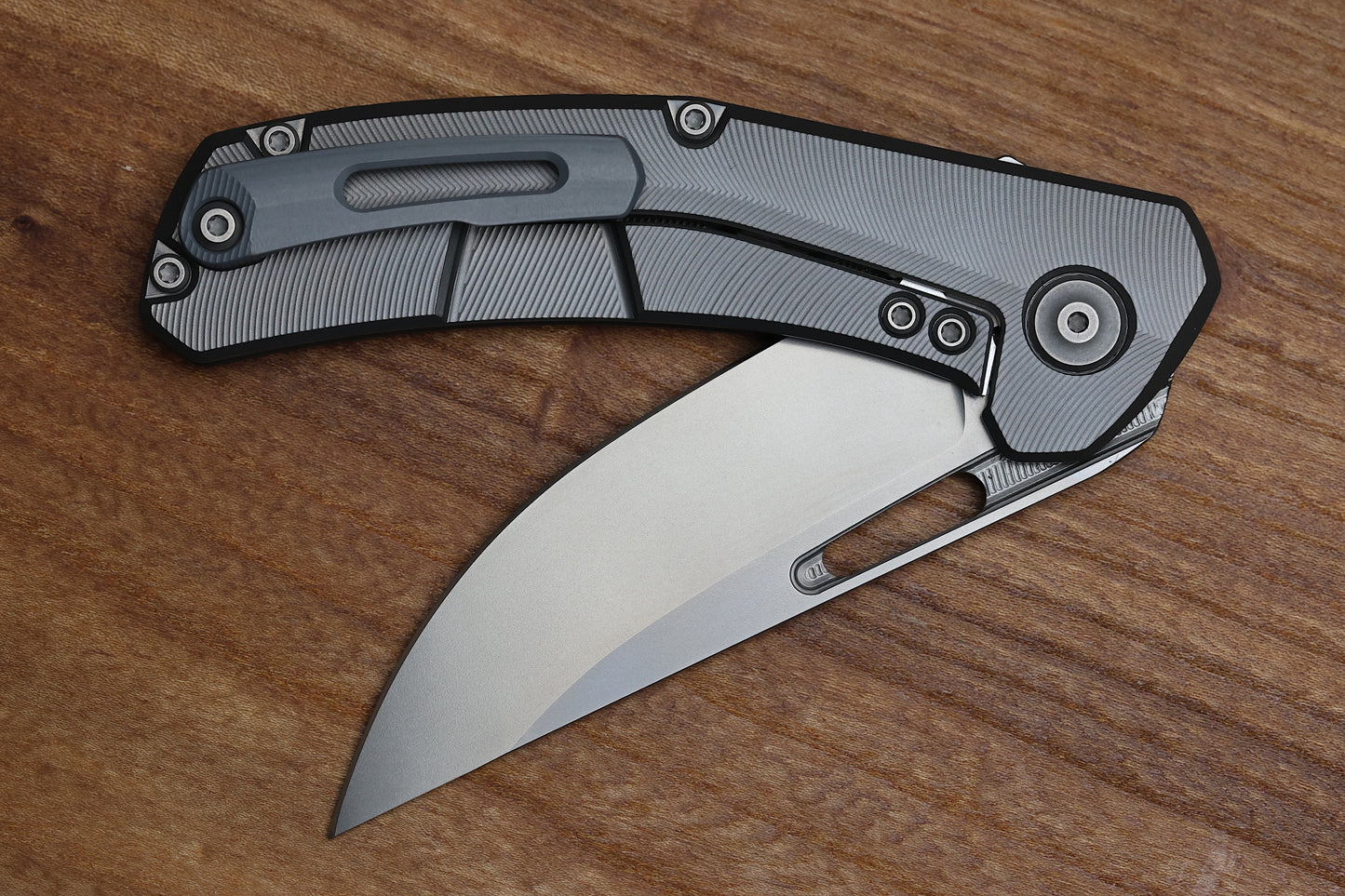 TACTILE KNIFE COMPANY ARCHER - TITANIUM TEXTURED HANDLE - MAGNACUT BLADE