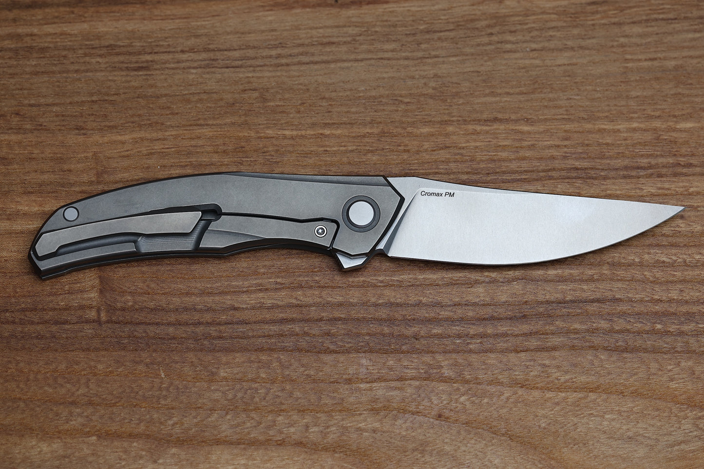 SHIROGOROV QUANTUM URSUS – TITANIUM HANDLE – CROMAX PM BLADE – MRBS