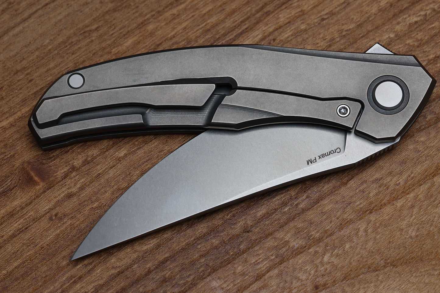 SHIROGOROV QUANTUM URSUS – TITANIUM HANDLE – CROMAX PM BLADE – MRBS