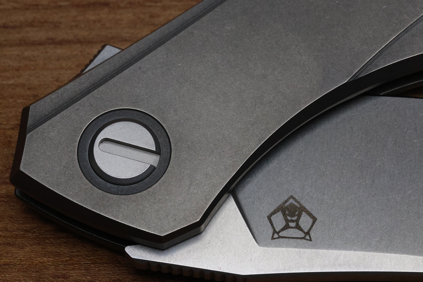 SHIROGOROV QUANTUM URSUS – TITANIUM HANDLE – CROMAX PM BLADE – MRBS