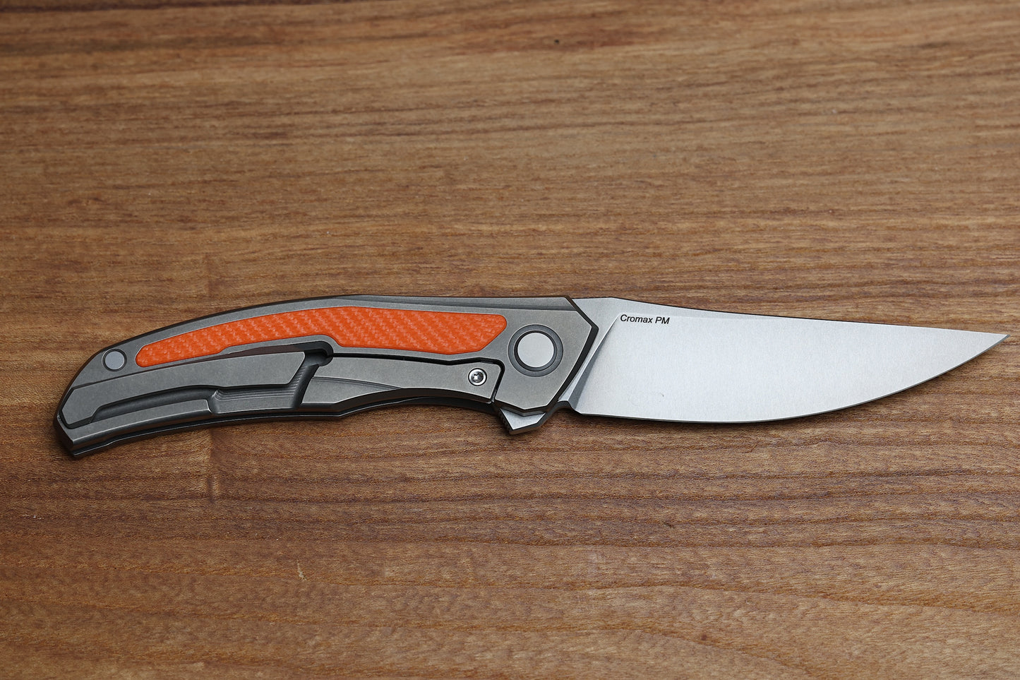 SHIROGOROV URSUS QUANTUM – CROMAX PM BLADE – TITANIUM HANDLE – ORANGE G10 INLAY – SRB