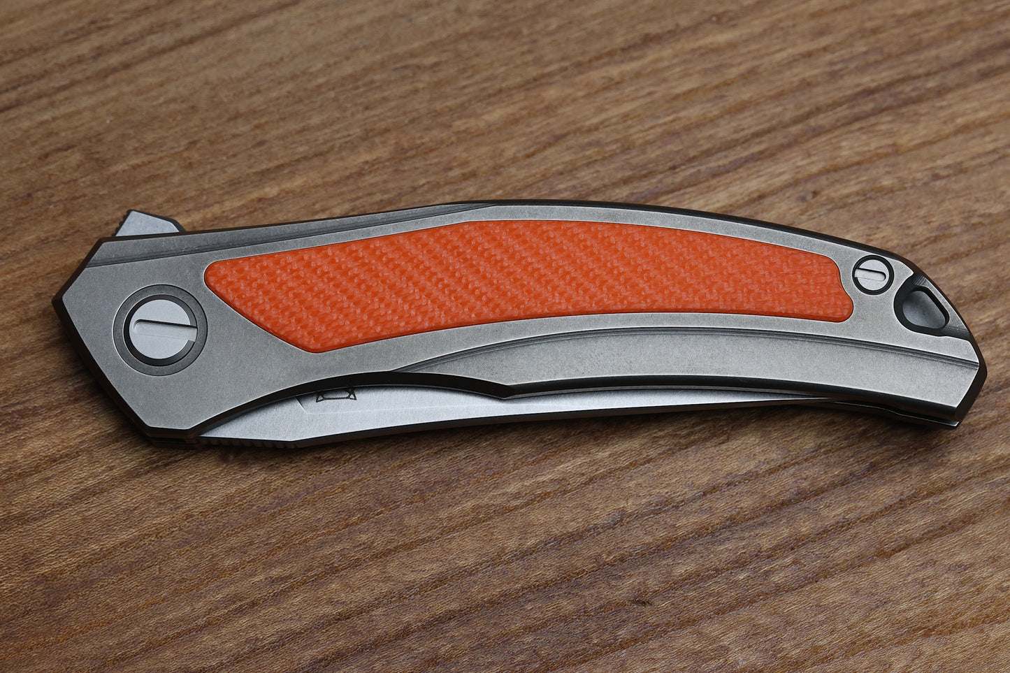 SHIROGOROV URSUS QUANTUM – CROMAX PM BLADE – TITANIUM HANDLE – ORANGE G10 INLAY – SRB