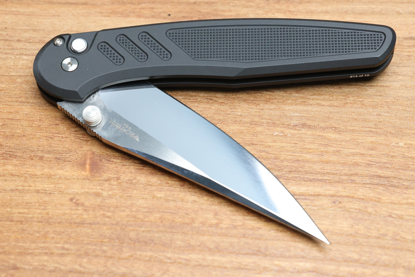 PRO-TECH KNIVES PEACE NEIGHBOR AVALON BLACK ALUMINUM AND MIRROR POLISHED BLADE CUSTOM 002