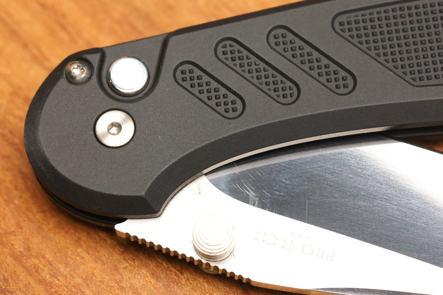 PRO-TECH KNIVES PEACE NEIGHBOR AVALON BLACK ALUMINUM AND MIRROR POLISHED BLADE CUSTOM 002