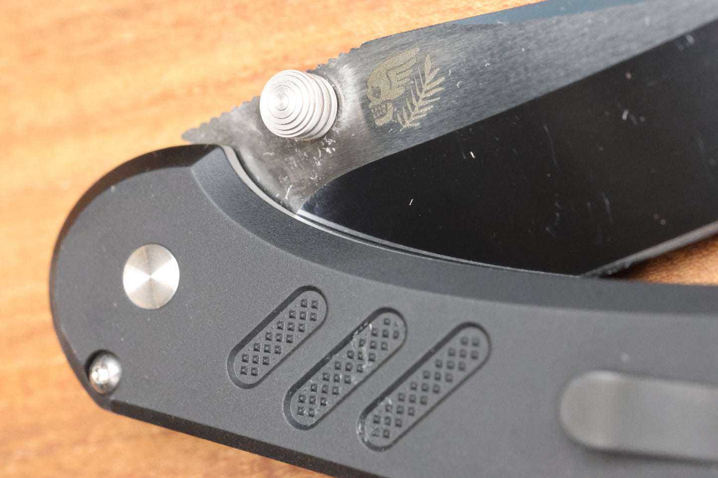 PRO-TECH KNIVES PEACE NEIGHBOR AVALON BLACK ALUMINUM AND MIRROR POLISHED BLADE CUSTOM 002