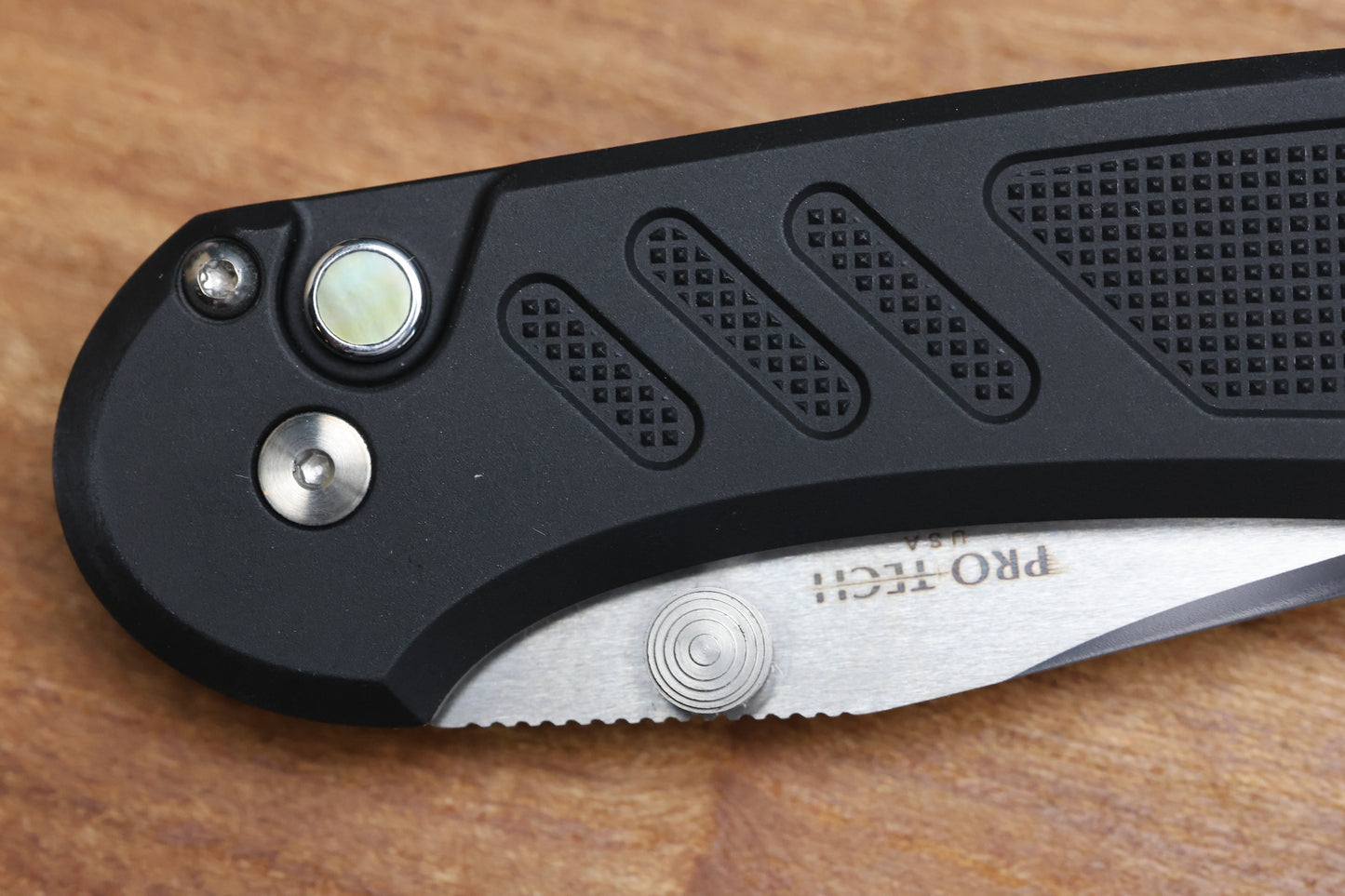 PRO-TECH KNIVES PEACE NEIGHBOR AVALON BLACK ALUMINUM AND MIRROR POLISHED BLADE CUSTOM 002