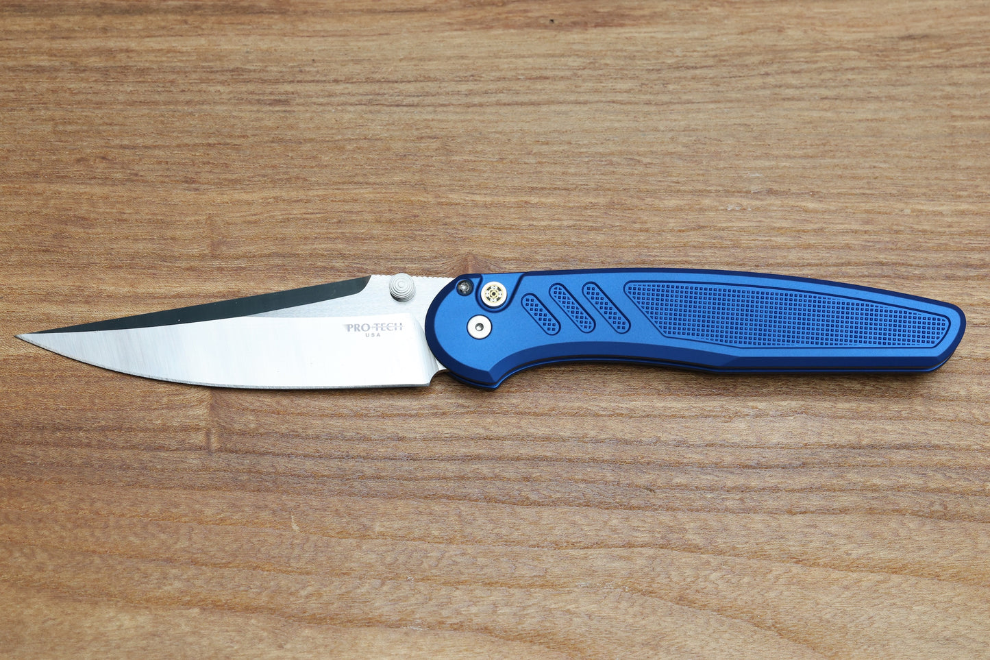 PRO-TECH KNIVES PEACE NEIGHBOR AVALON TEXTURED BLUE ALUMINUM HANDLE MACHINED SATIN MAGNACUT BLADE 2026 CCK SPRING.1