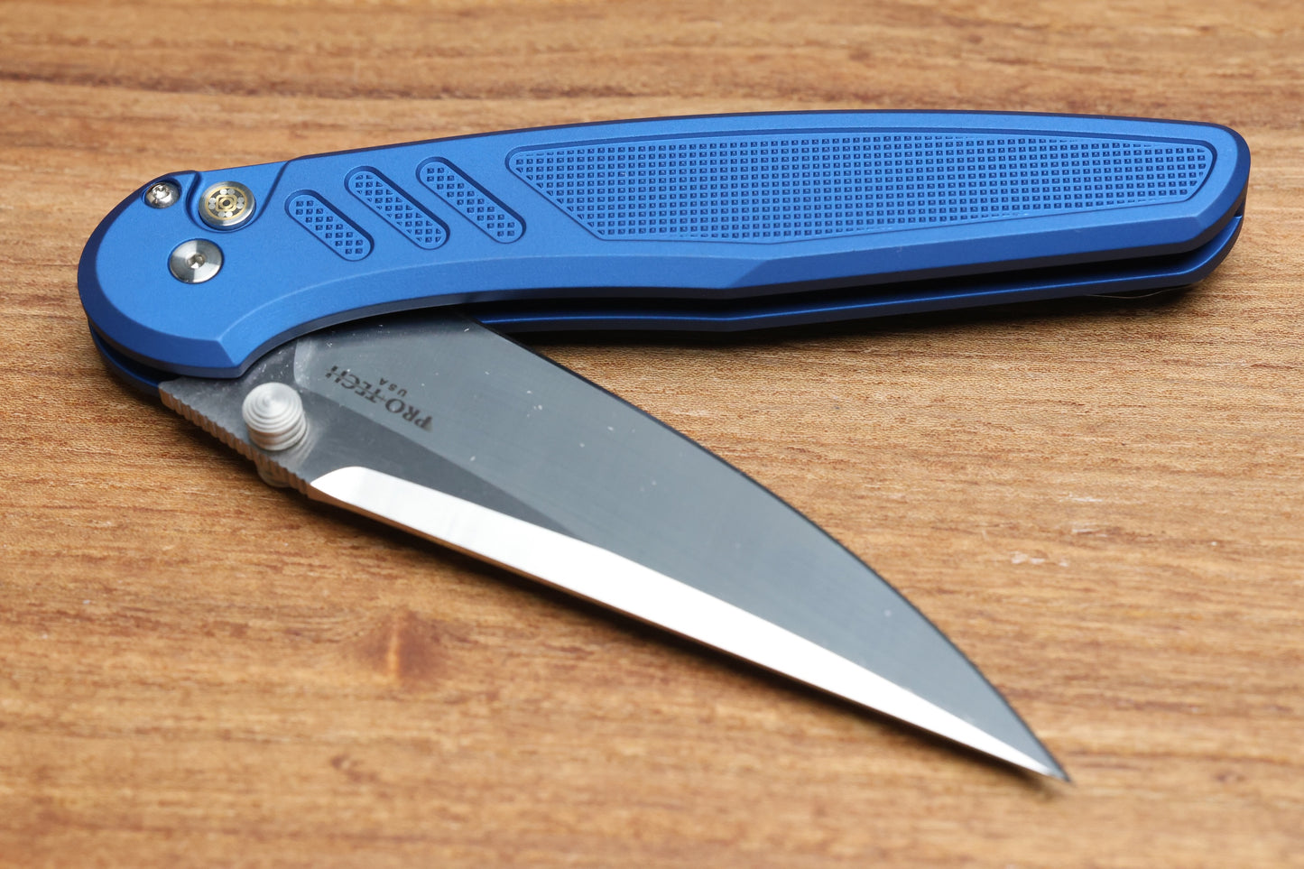 PRO-TECH KNIVES PEACE NEIGHBOR AVALON TEXTURED BLUE ALUMINUM HANDLE MACHINED SATIN MAGNACUT BLADE 2026 CCK SPRING.1